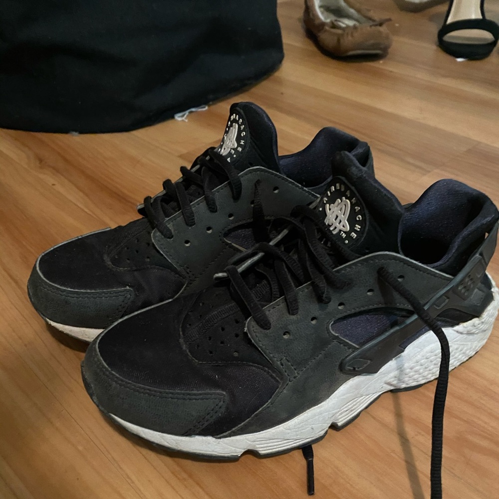 Women’s used 7.5 huarache.